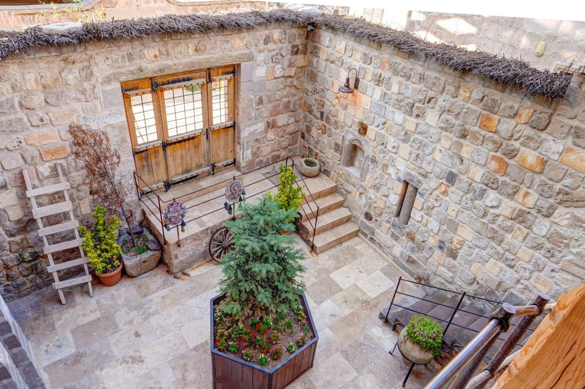 Vasil Cave Hotel Учисар Экстерьер фото