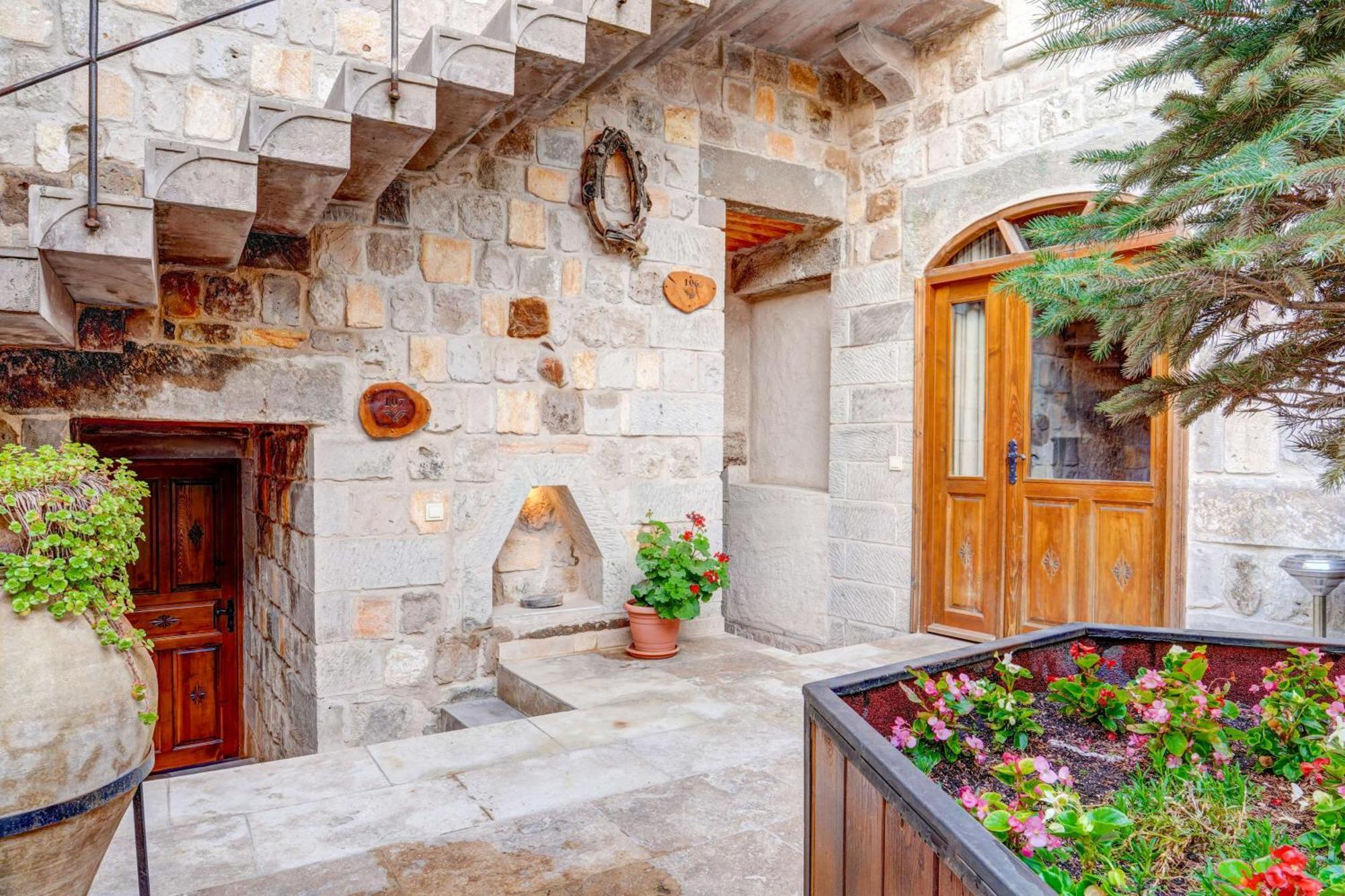 Vasil Cave Hotel Учисар Экстерьер фото